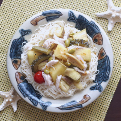 《7種野菜の冷やしピクルス》のサラダ素麺